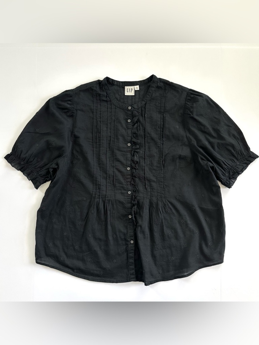 GAP Embroidered Ruffle Pintuck Shirt in Black | XL | GUC